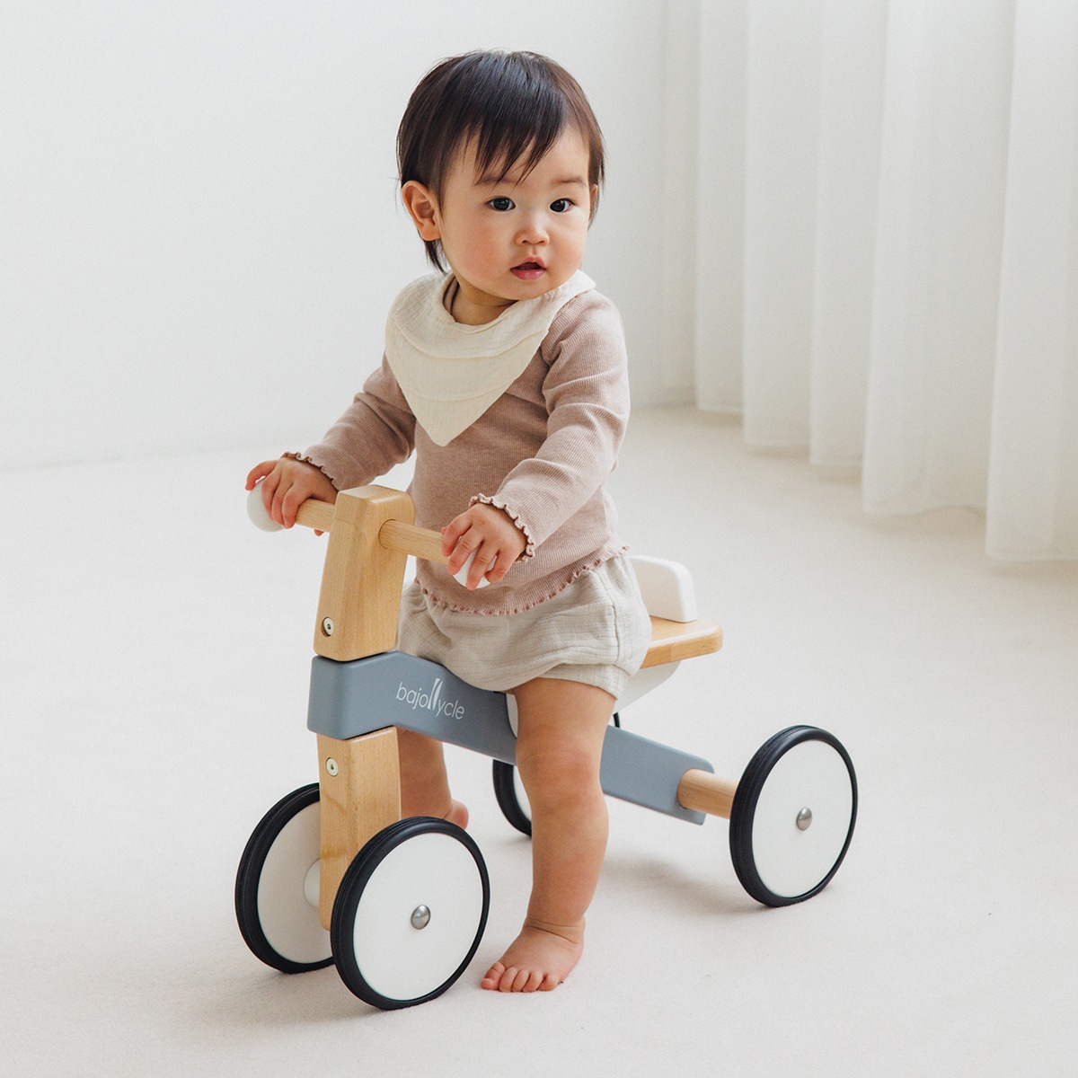 （新品未使用）BAJO バヨ 木の四輪バイク ボーネルンド BAJO（バヨ） 木の四輪バイク ｜室内 乗用玩具