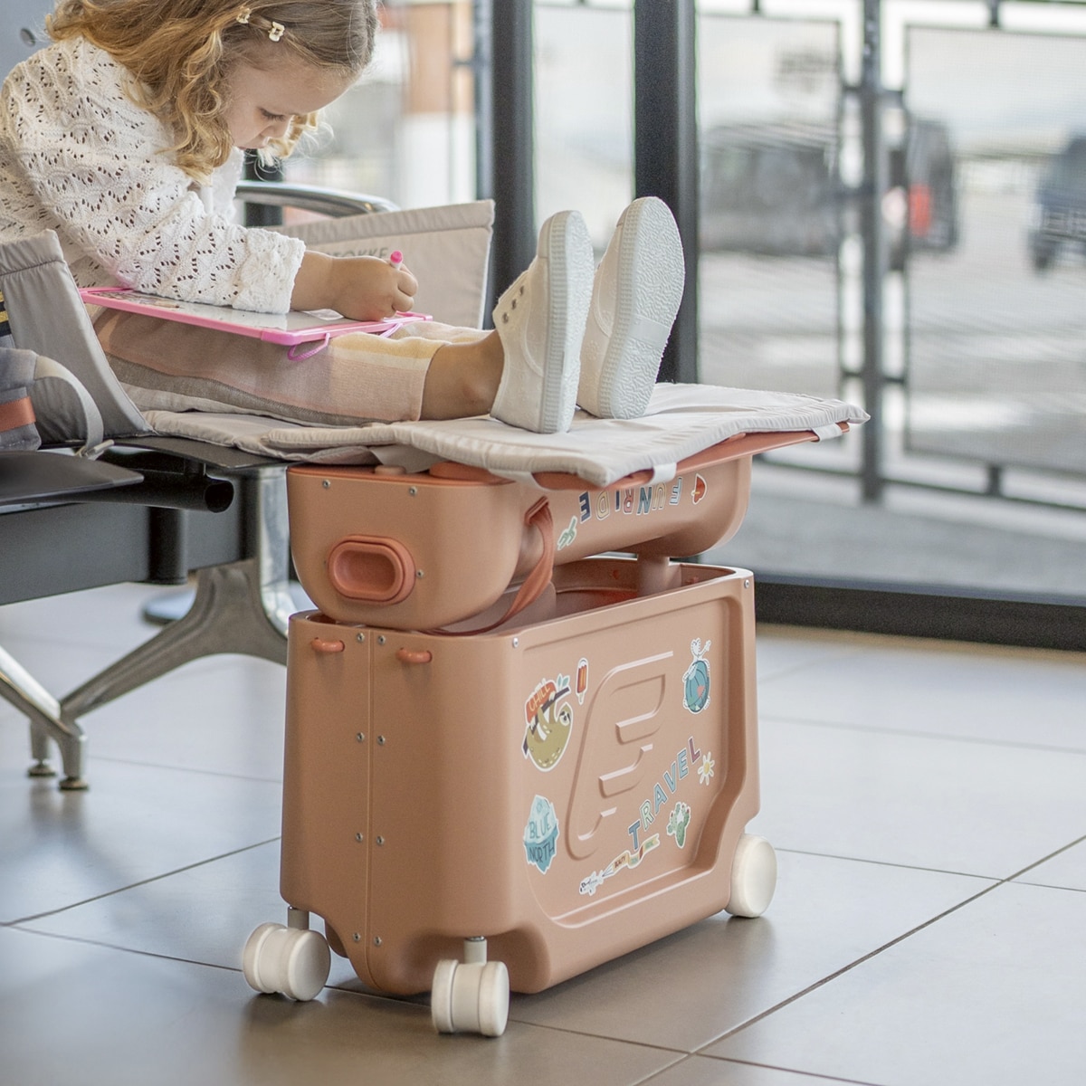 Stokke ジェットキッズ コーラルピンク: ボーネルンド